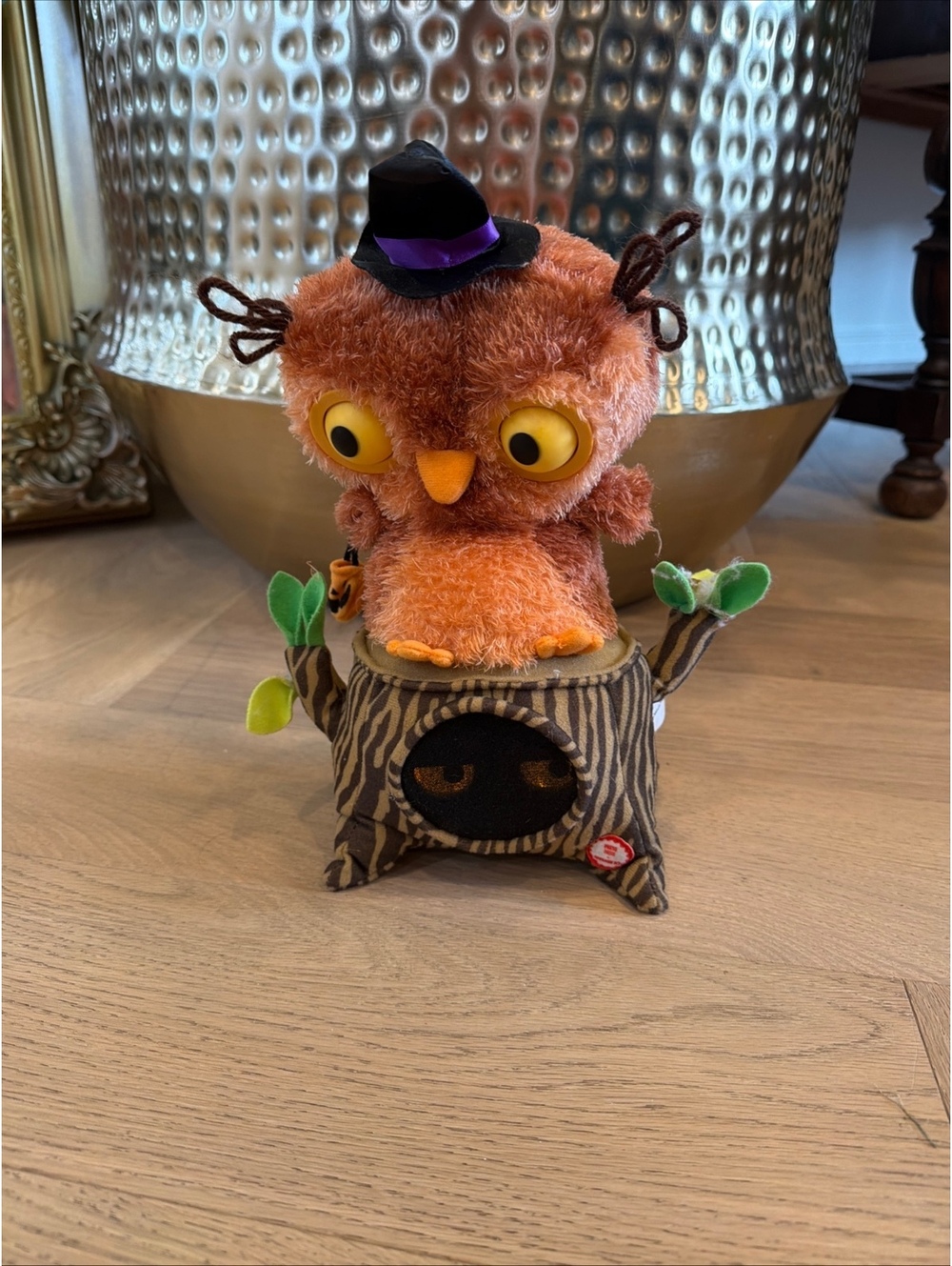 Hallmark Who’s Watching Me Singing Owl Light Sound Motion Halloween 2013